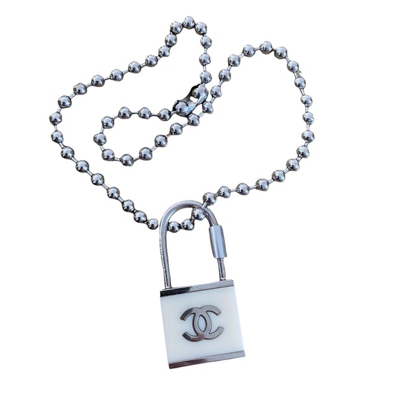 CHANEL Jewelry - Chanel 02C padlock keychain